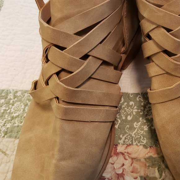 WOMAN'S SIZE 10 FAUX BRUSHED TAN LEATHER SHOES  w WOVEN STRAPES - UNBRANDED - Picture 3 of 10